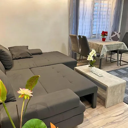 First-floor In Apartament Trewir